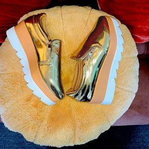 Gold platforms shoes